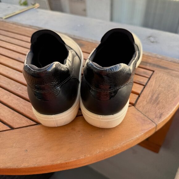 Ecco Womens Black Slip-On Sneakers Extra Width Rubber Sole Size 41/10 - Picture 5 of 7